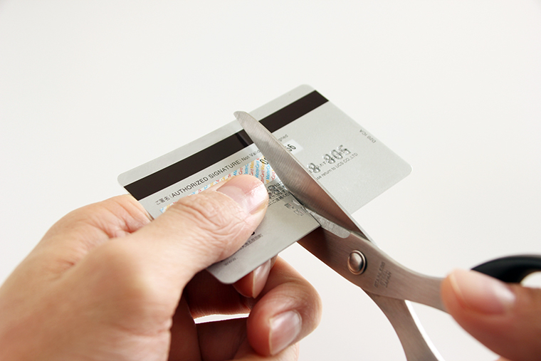 自己破産をするとクレジットカードは永久に作れないの？